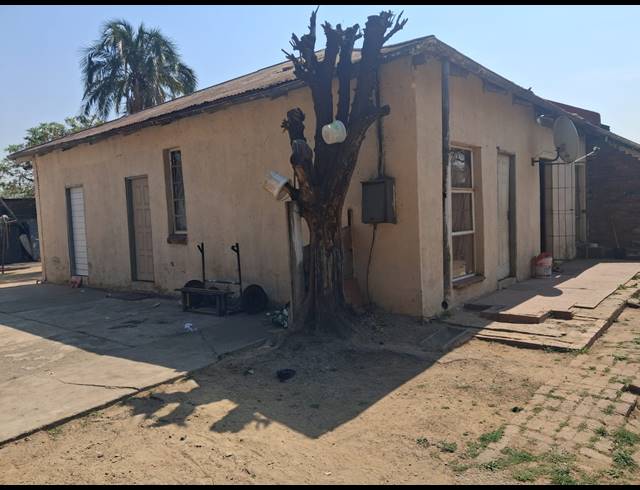 11 BEDROOM HOUSE FOR SALE IN VEREENIGING CENTRAL